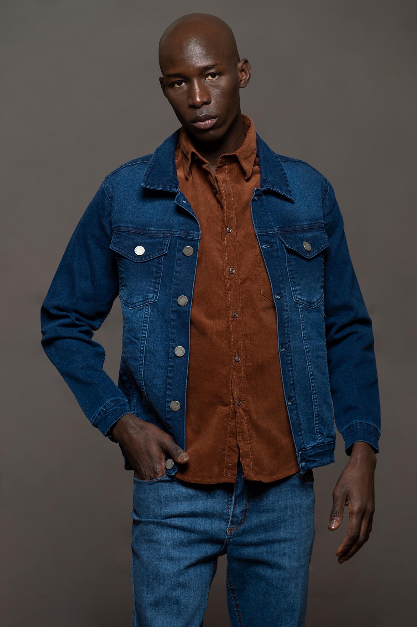 8001AL - CAMPERA DE  JEAN CRETA AZUL LOCALIZADO